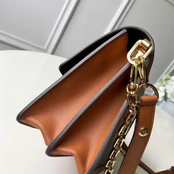Affordable Louis Vuitton Dauphine Spring MM（2019 Show） 0609